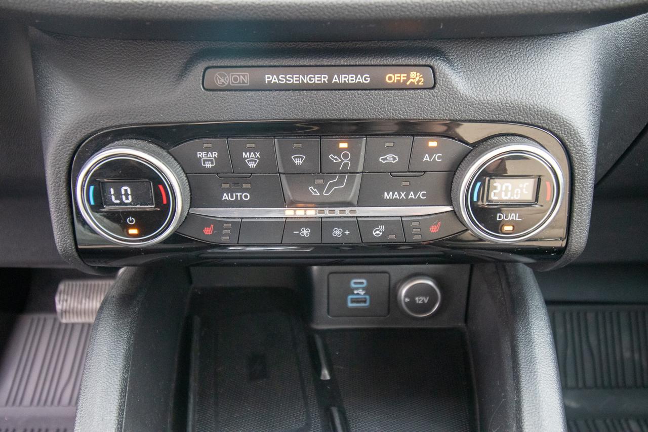 2021 Ford Escape Titanium Plug-In Hybrid Photo5
