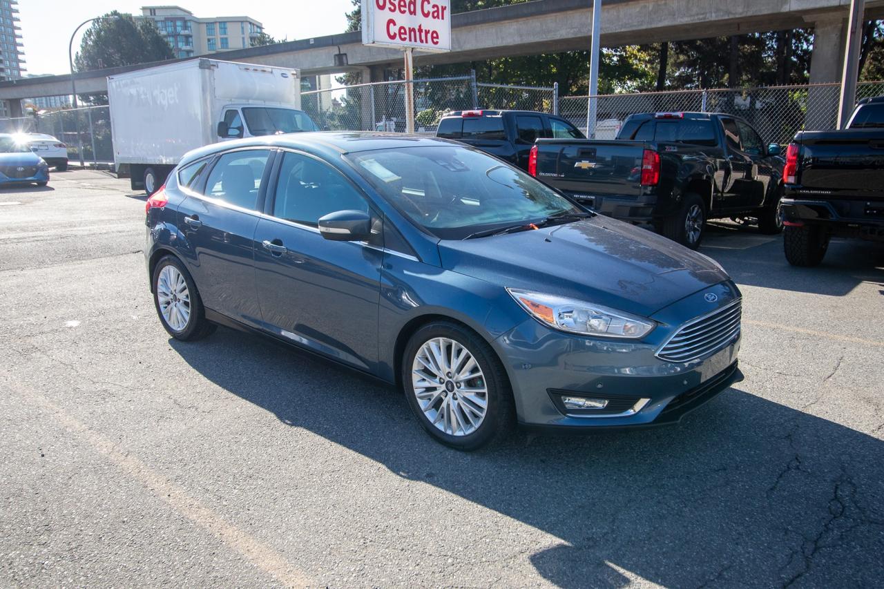 2018 Ford Focus Titanium Hatch Photo4