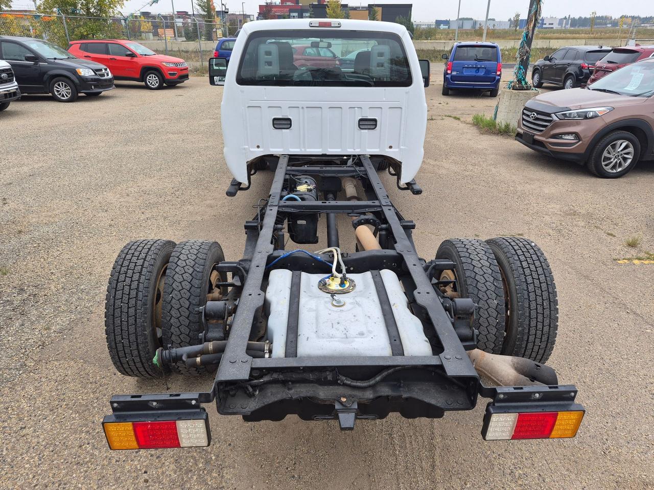 2016 Ford SUPER DUTY F-450 DRW 4WD SuperCab 186" WB 84" CA XLT Turbo Diesel - Photo #5