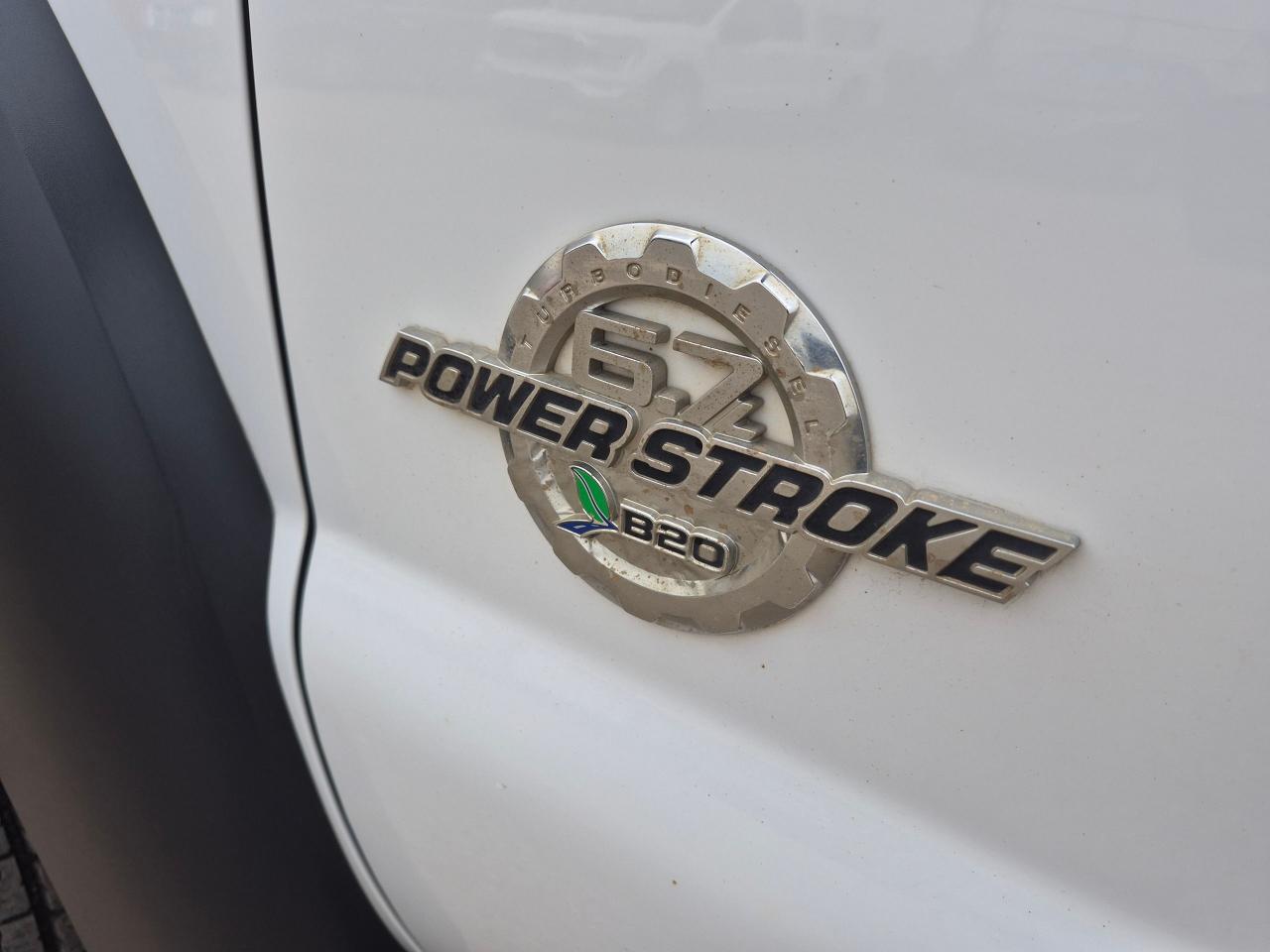 2016 Ford SUPER DUTY F-450 DRW 4WD SuperCab 186" WB 84" CA XLT Turbo Diesel - Photo #9