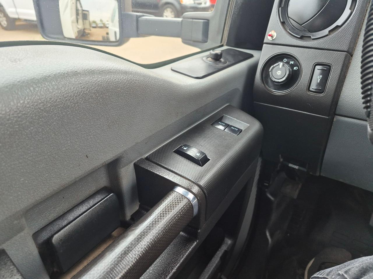 2016 Ford SUPER DUTY F-450 DRW 4WD SuperCab 186" WB 84" CA XLT Turbo Diesel - Photo #17