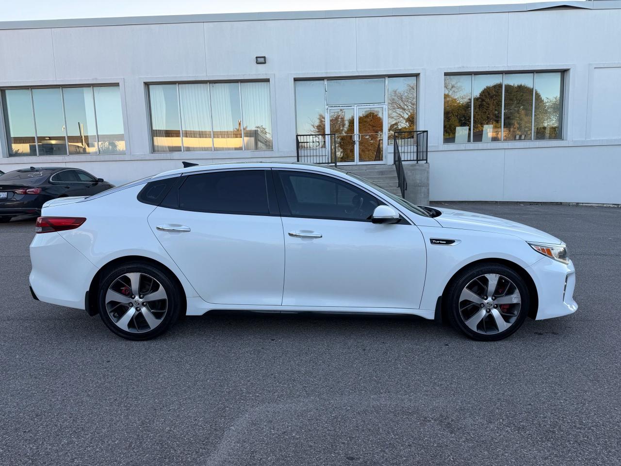 2016 Kia Optima SXL Turbo w/Black - Photo #4