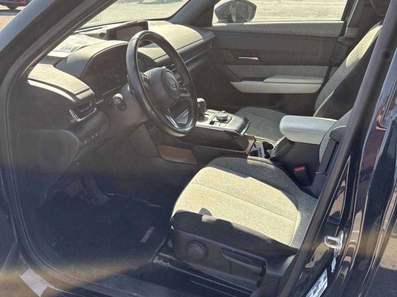 2022 Mazda MX-3 0 EV GS/ NAVIGATION/ CARPLAY/ REVERSE CAM - Photo #6