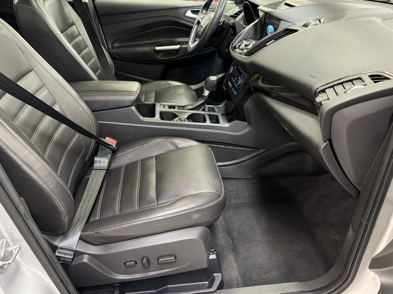 2017 Ford Escape Titanium+Panoramic Roof+GPS+BSM+ApplePlay Photo24