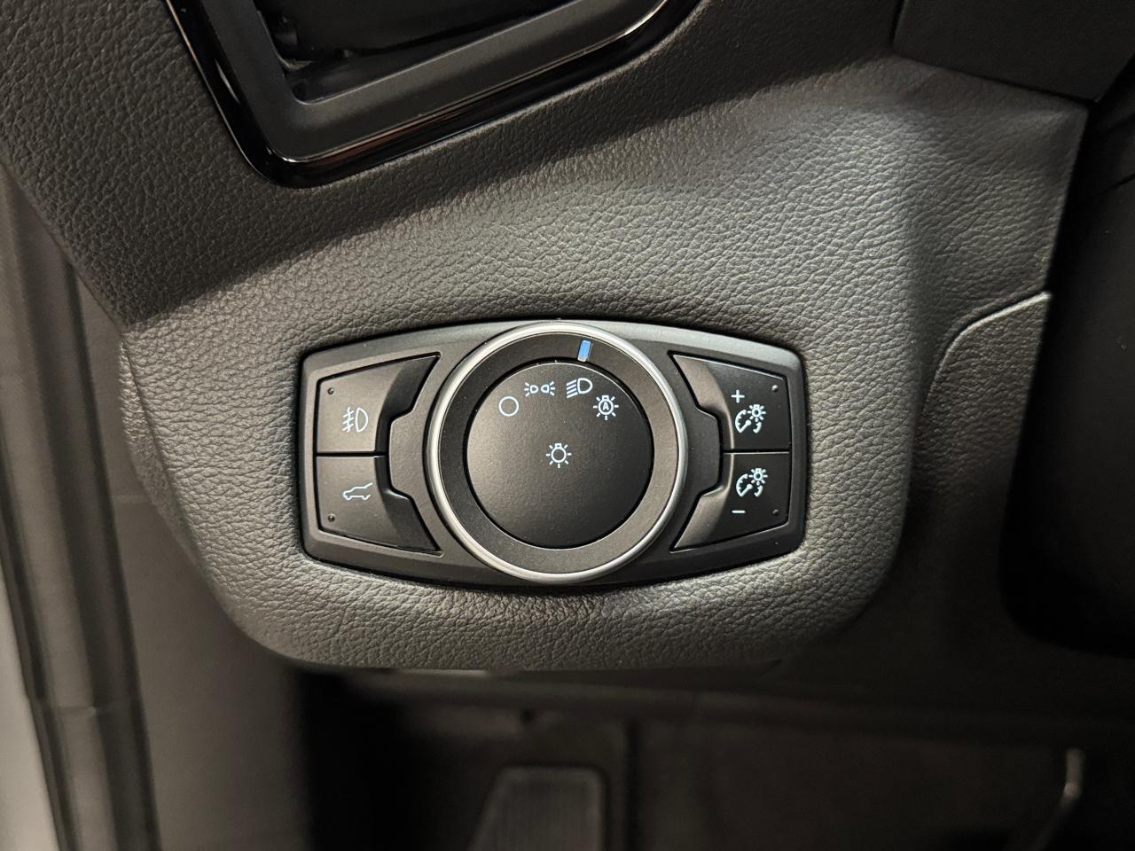 2017 Ford Escape Titanium+Panoramic Roof+GPS+BSM+ApplePlay - Photo #47