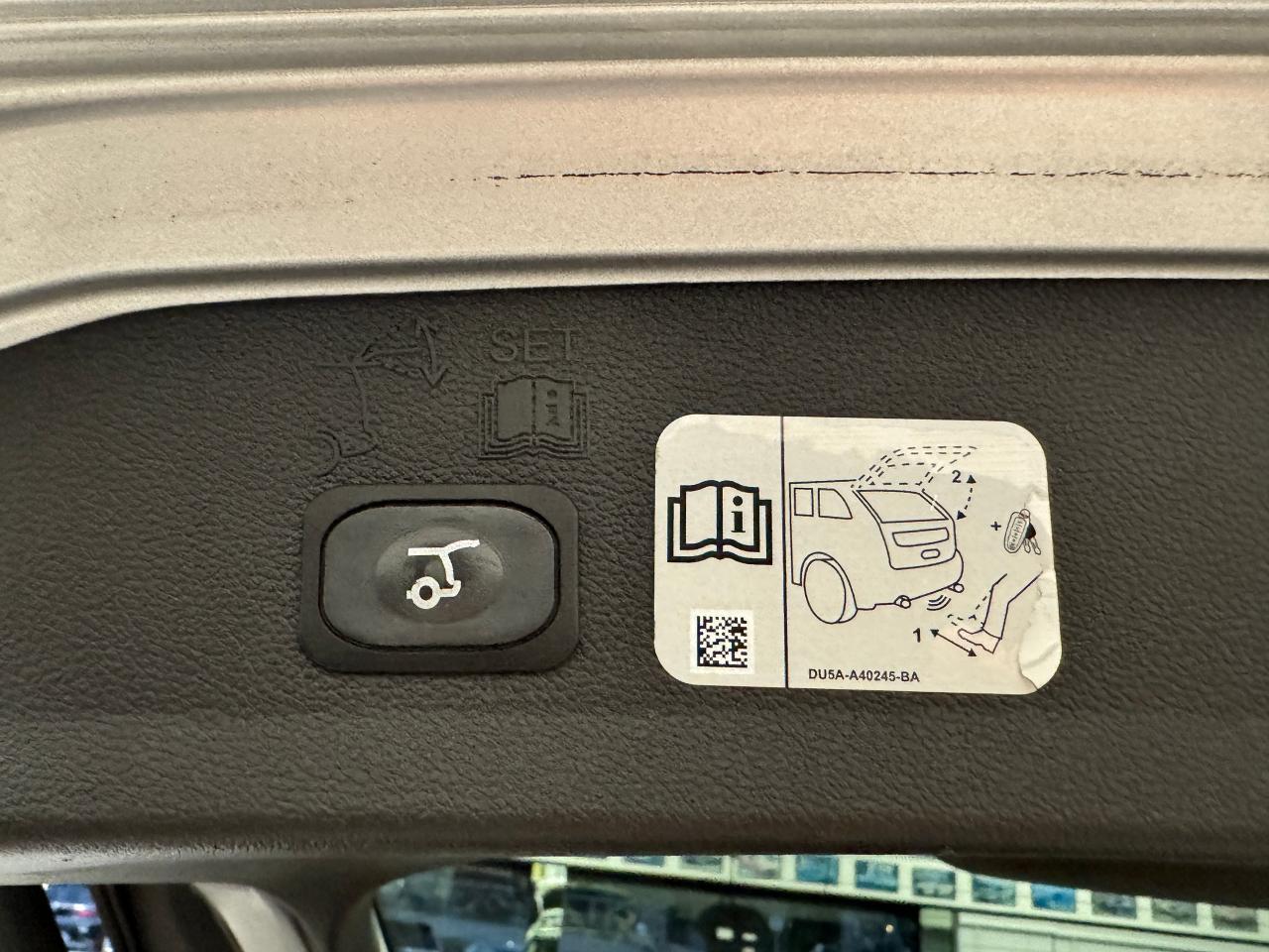 2017 Ford Escape Titanium+Panoramic Roof+GPS+BSM+ApplePlay - Photo #5