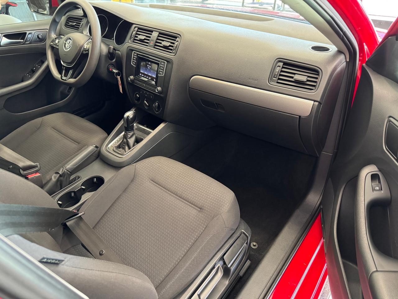 2016 Volkswagen Jetta 1.4 TSI Trendline+New Tires+Brakes+A/C+CAMERA - Photo #14