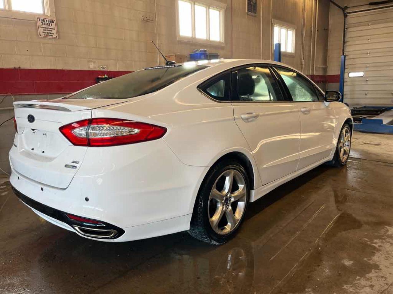 2016 Ford Fusion  - Photo #4
