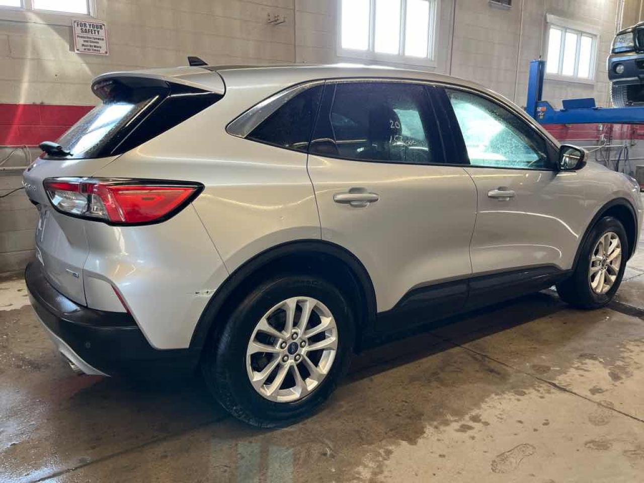 2020 Ford Escape SE - Photo #4
