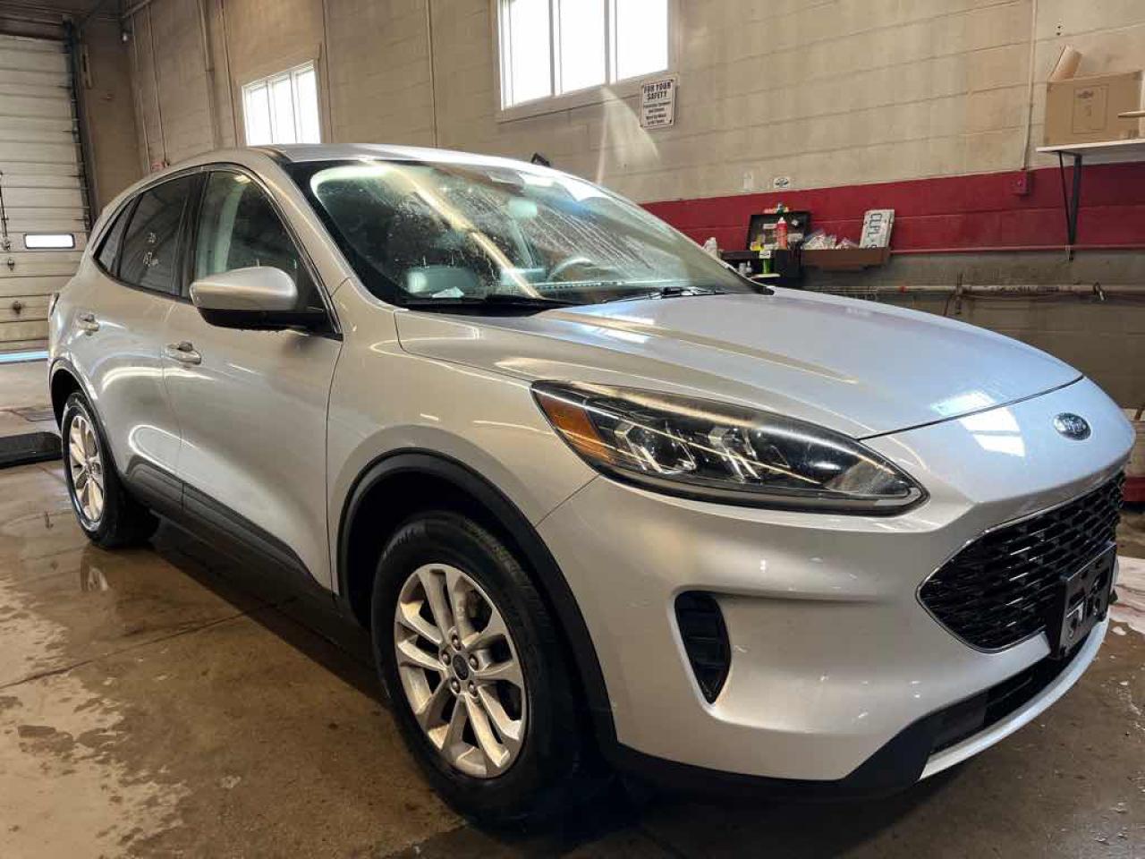 2020 Ford Escape SE - Photo #3