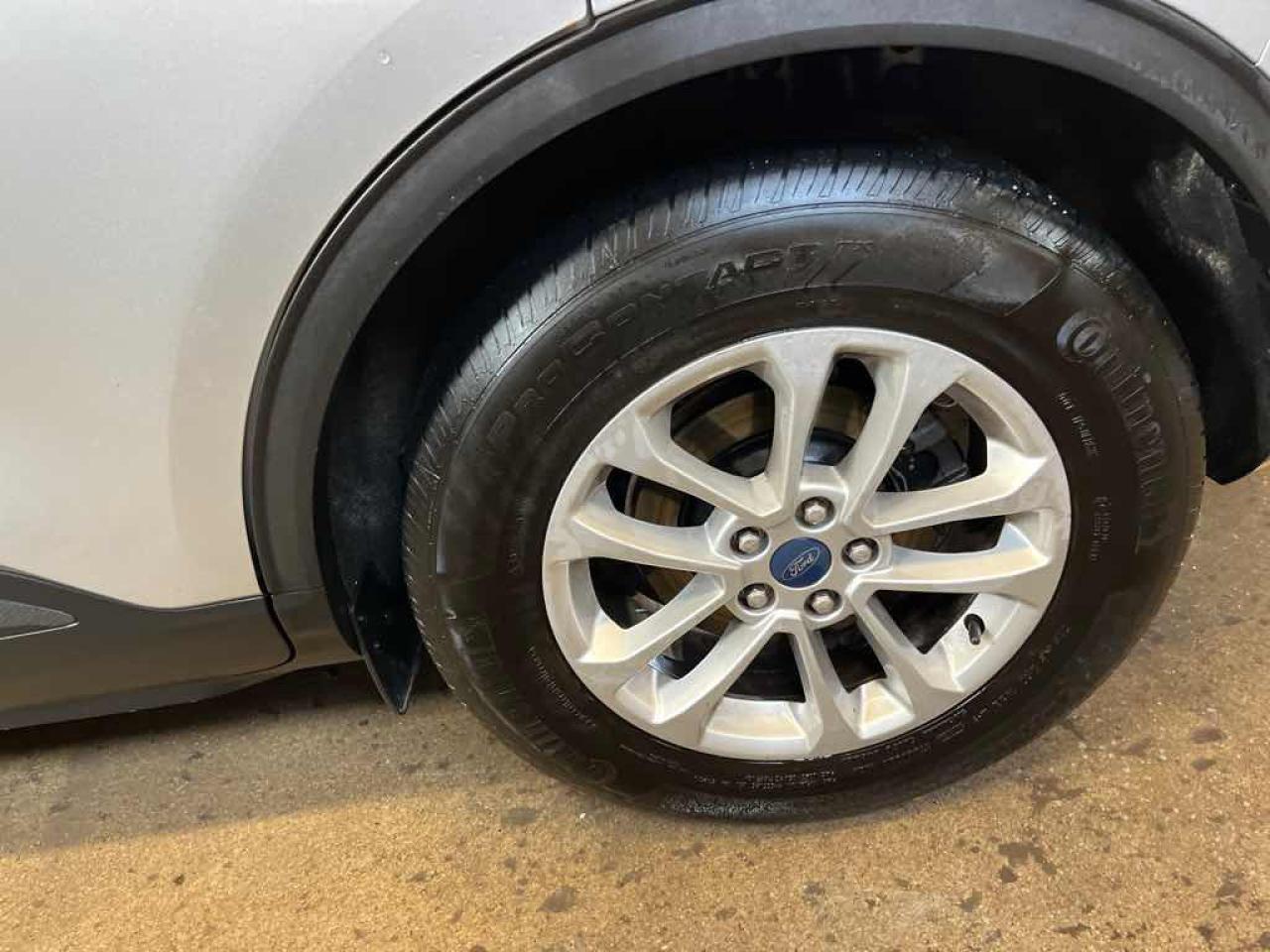 2020 Ford Escape SE - Photo #17
