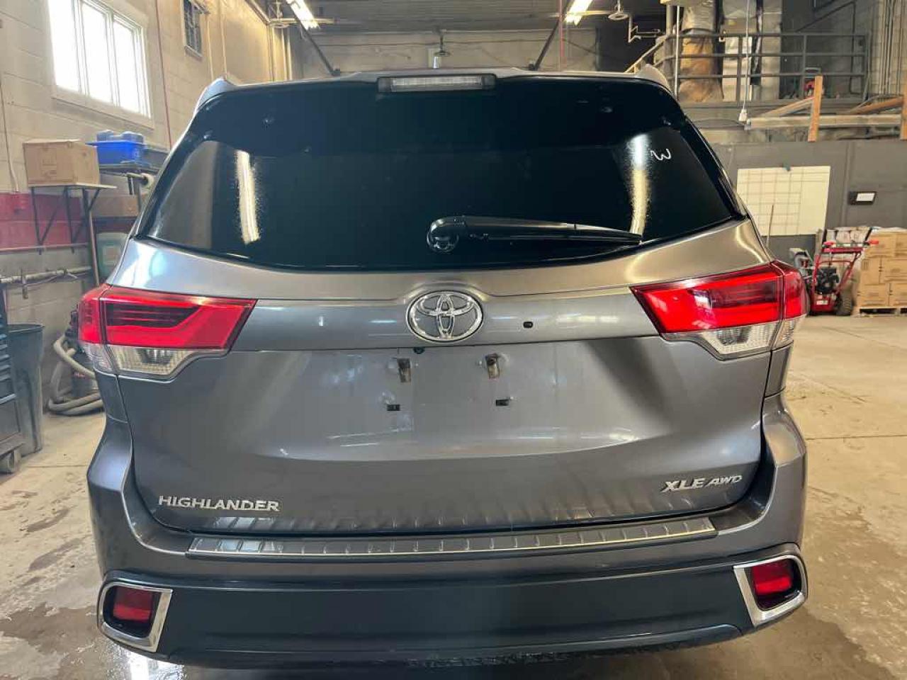 2018 Toyota Highlander  - Photo #5
