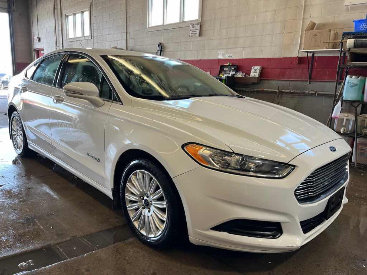 2014 Ford Fusion SE Hybrid - Photo #3