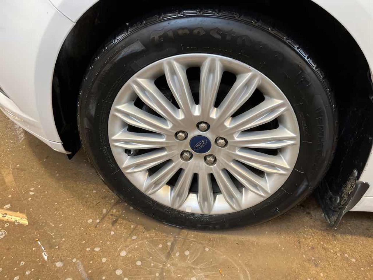 2014 Ford Fusion SE Hybrid - Photo #16