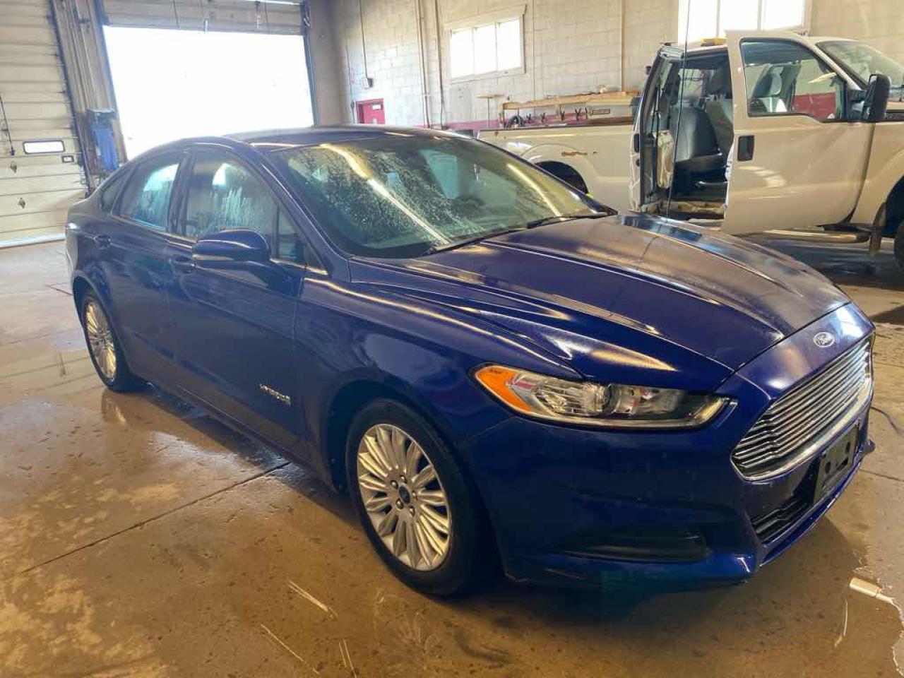 2013 Ford Fusion SE Hybrid - Photo #3