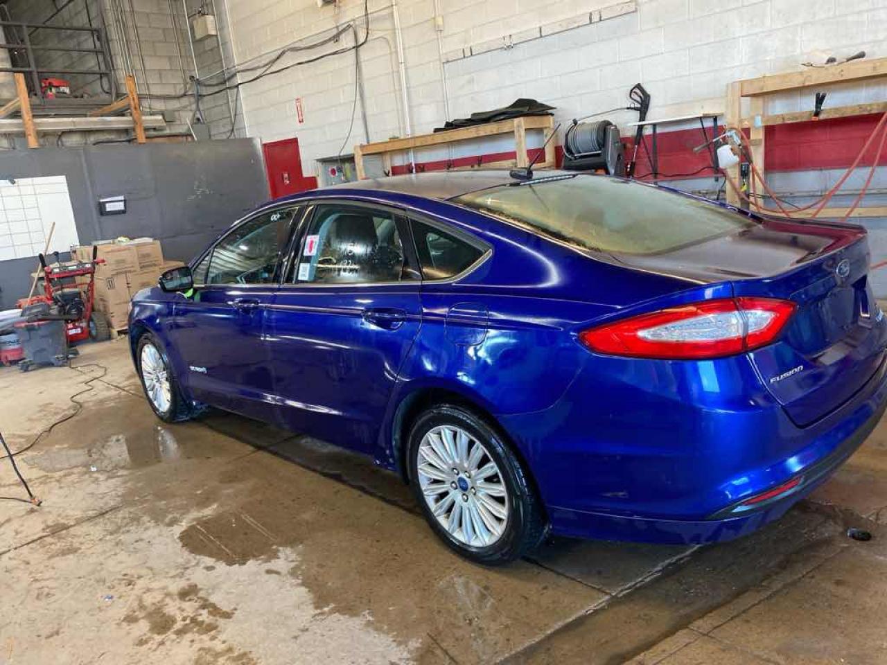 2013 Ford Fusion SE Hybrid - Photo #6