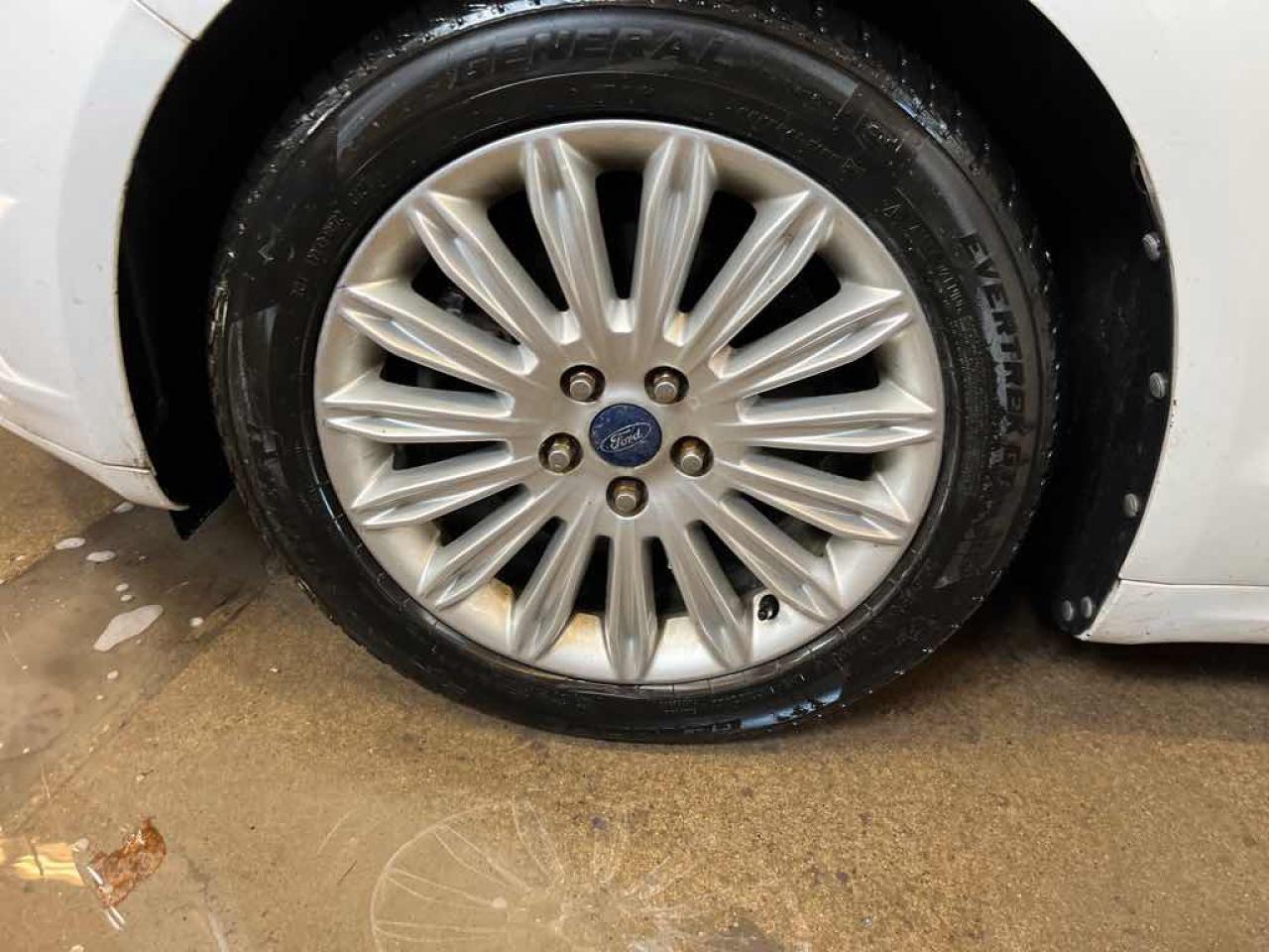 2013 Ford Fusion  - Photo #16