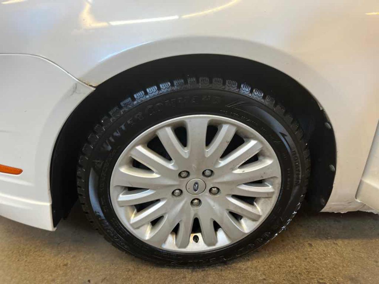 2012 Ford Fusion HYBRID - Photo #15