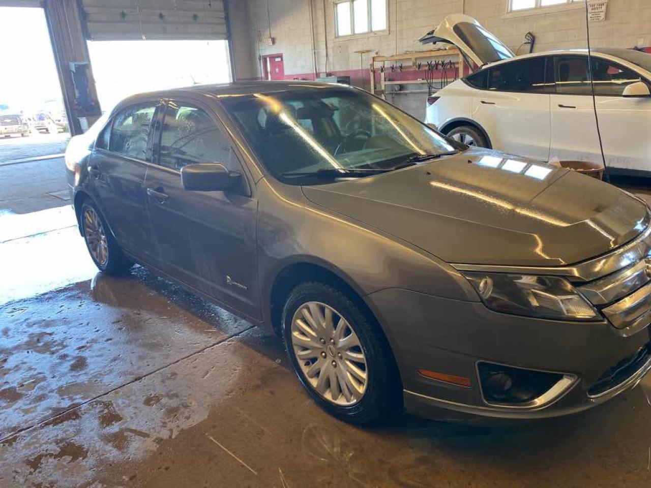 2011 Ford Fusion HYBRID - Photo #3