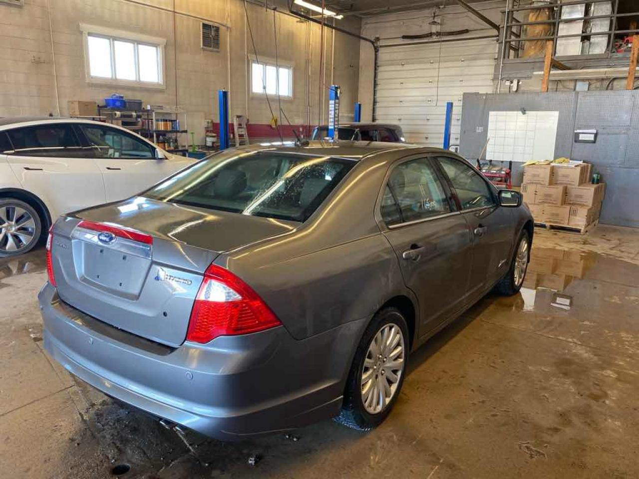 2011 Ford Fusion HYBRID - Photo #4