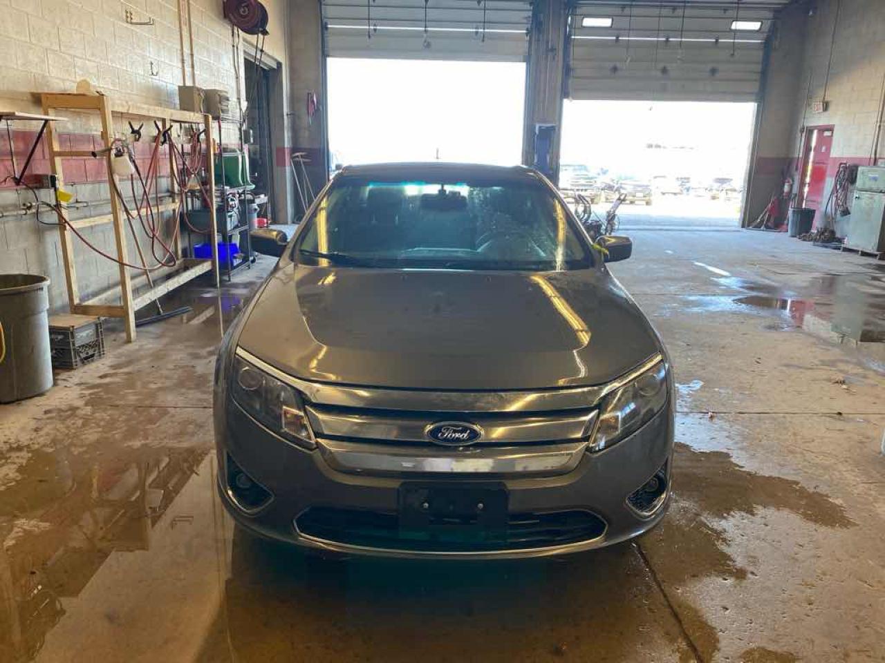 2011 Ford Fusion HYBRID - Photo #2