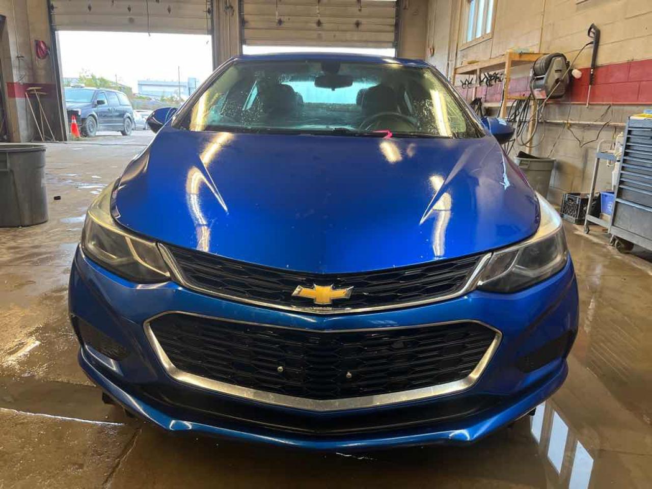 2018 CHEVRO CRUZE LT  - Photo #2