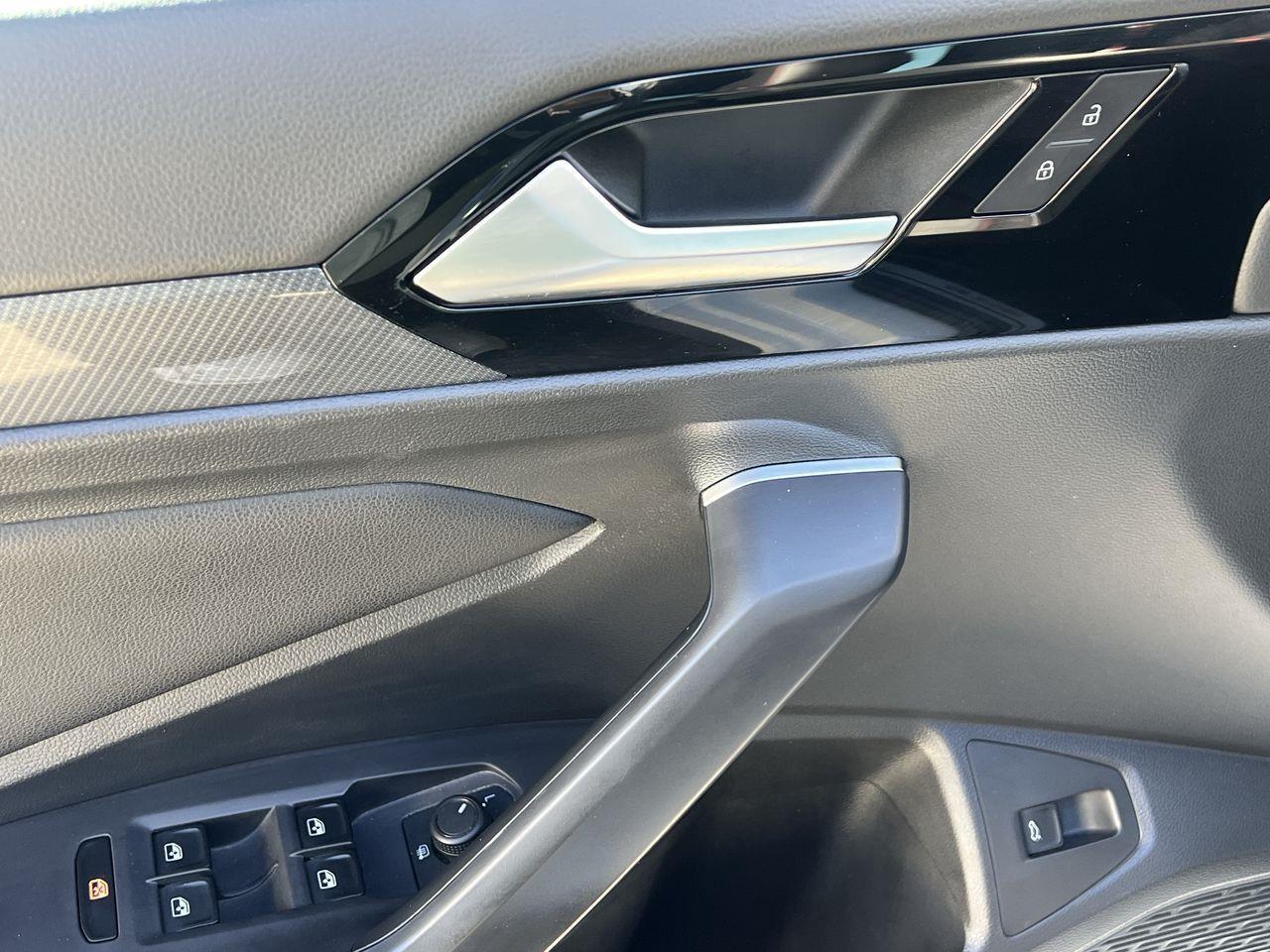 2019 Volkswagen Jetta GLI 35th Edition MOONROOF, FRONT HEATED LEATHER SEATS, SIRIUS XM, BACK UP CAM, NAV!! Photo