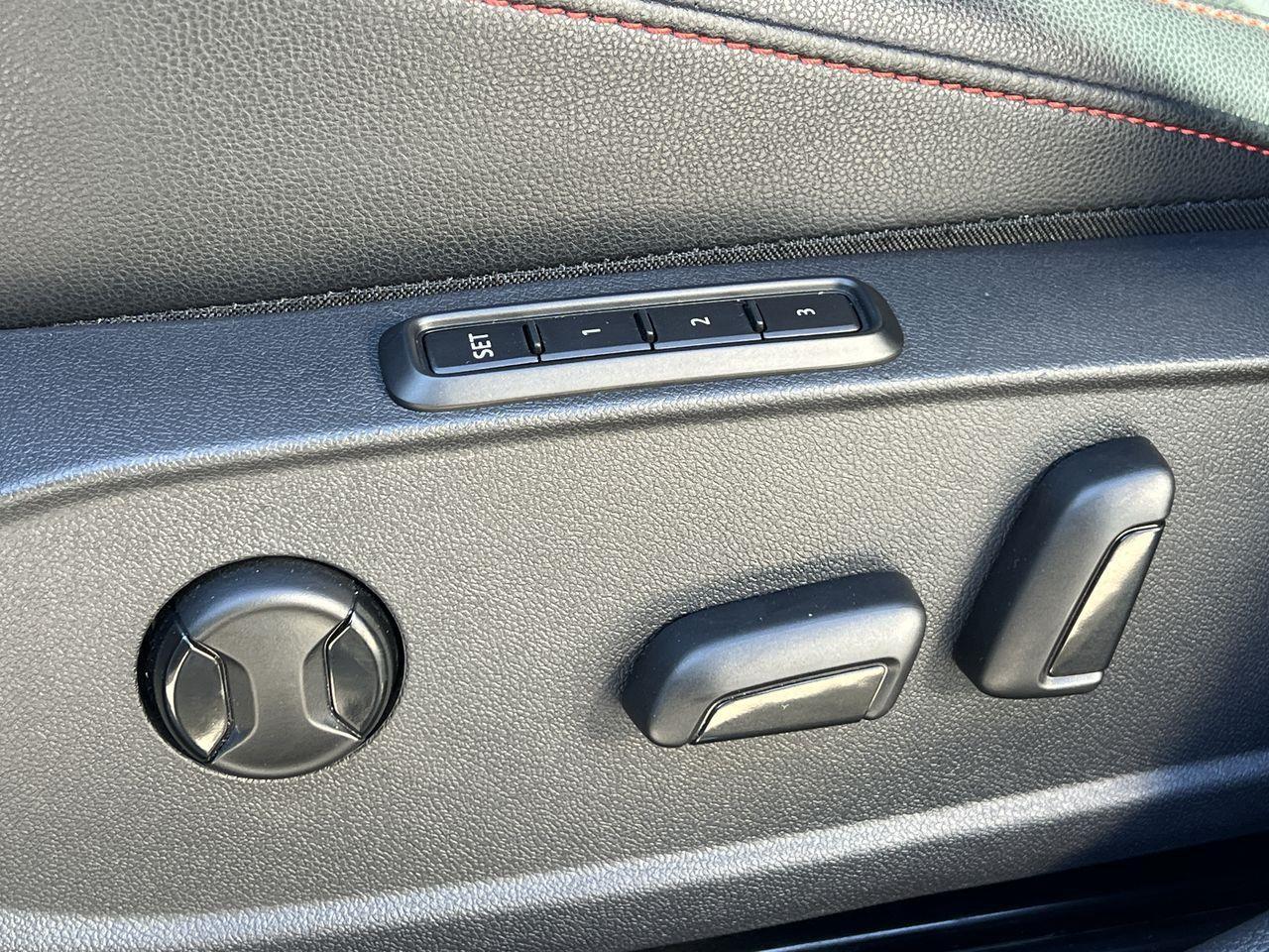 2019 Volkswagen Jetta GLI 35th Edition MOONROOF, FRONT HEATED LEATHER SEATS, SIRIUS XM, BACK UP CAM, NAV!! Photo