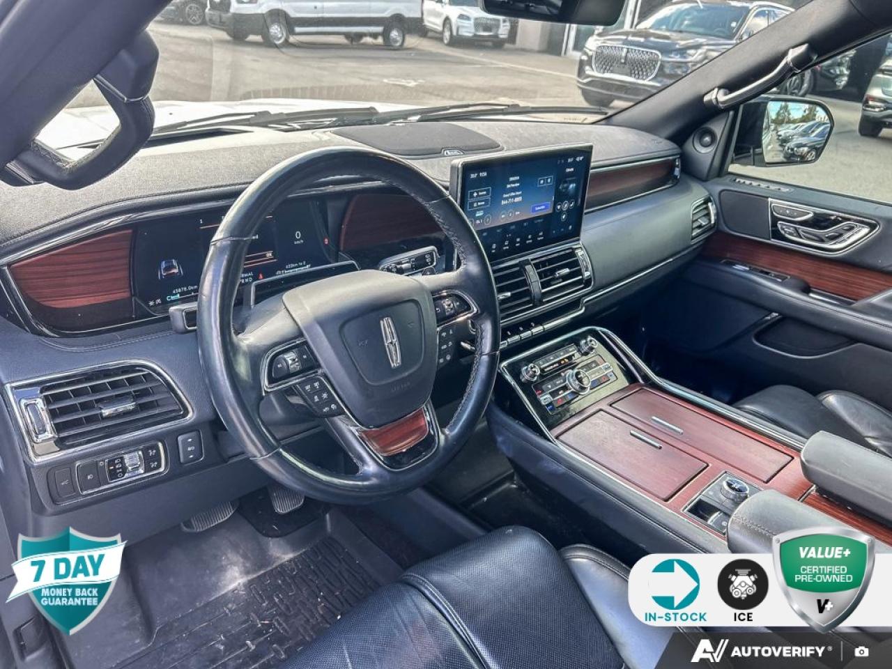 2023 Lincoln Navigator L Reserve EQUIP GRP 200A | 2ND ROW HTD/VENT MULTI-CONTOUR SE Photo