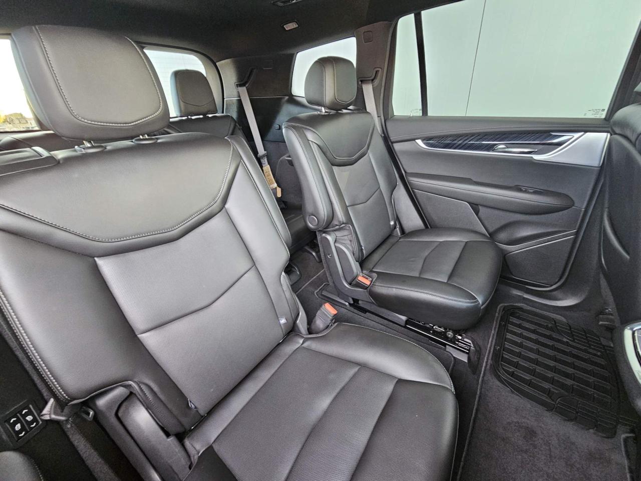 2024 Cadillac XT6 Premium Luxury One Owner | Navigation | Sunroof | 6 Passenger | 20" Wheels Photo