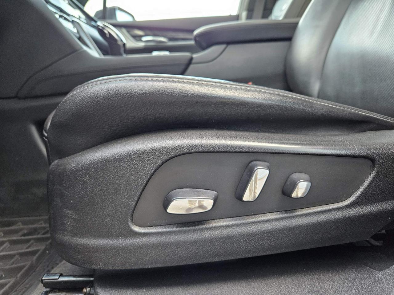 2024 Cadillac XT6 Premium Luxury One Owner | Navigation | Sunroof | 6 Passenger | 20" Wheels Photo