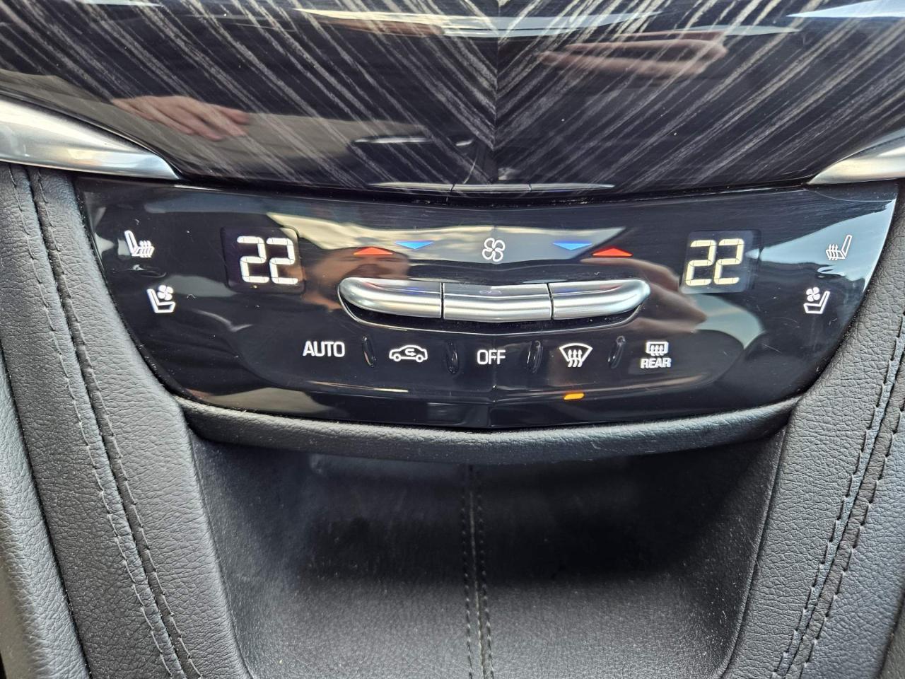 2024 Cadillac XT6 Premium Luxury One Owner | Navigation | Sunroof | 6 Passenger | 20" Wheels Photo