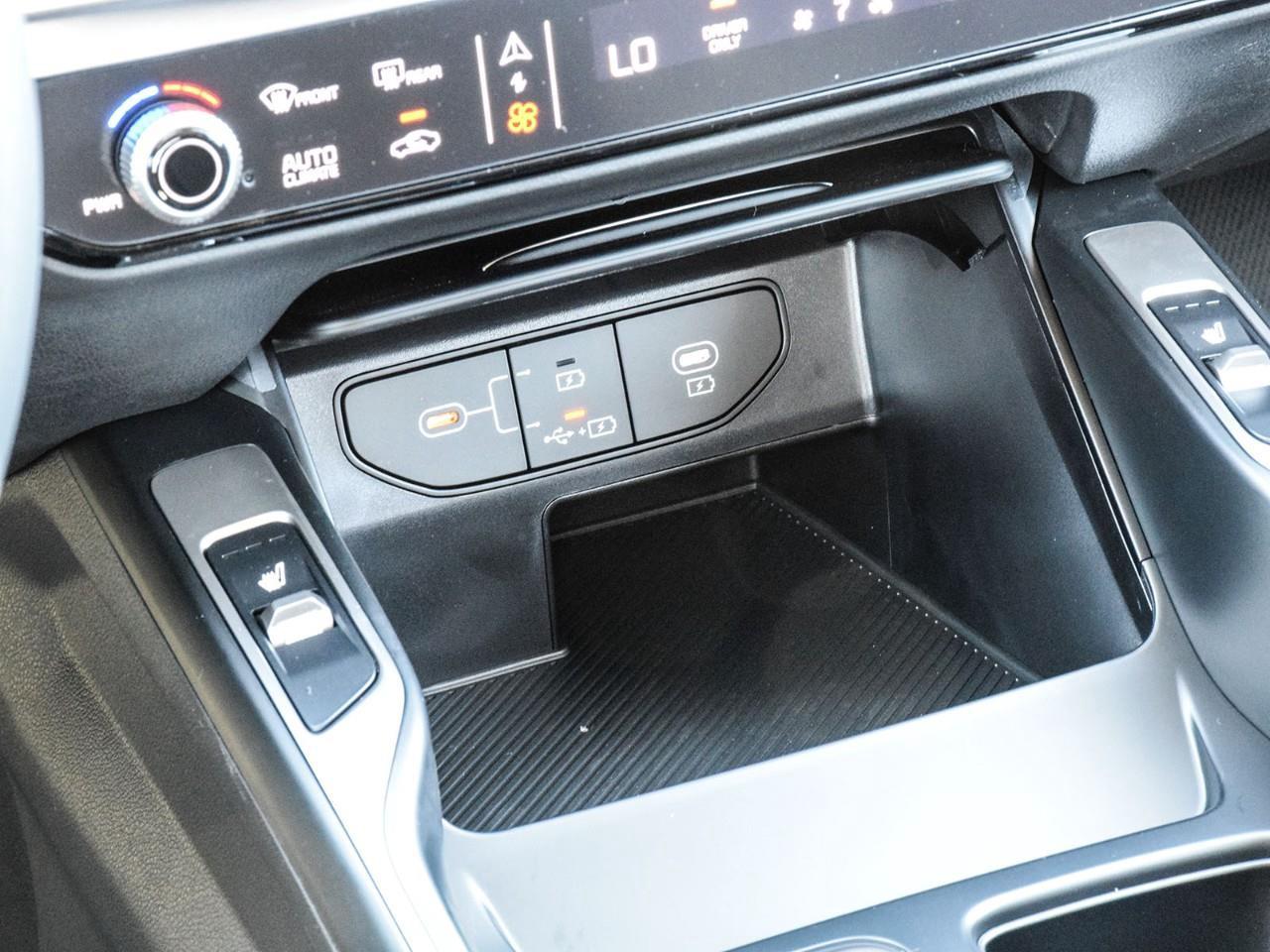 2026 Kia Sorento Plug-In Hybrid 2026 Kia Sorento – Plug-In Hybrid LX Photo