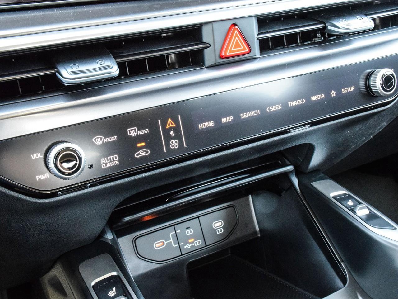 2026 Kia Sorento Plug-In Hybrid 2026 Kia Sorento – Plug-In Hybrid LX Photo