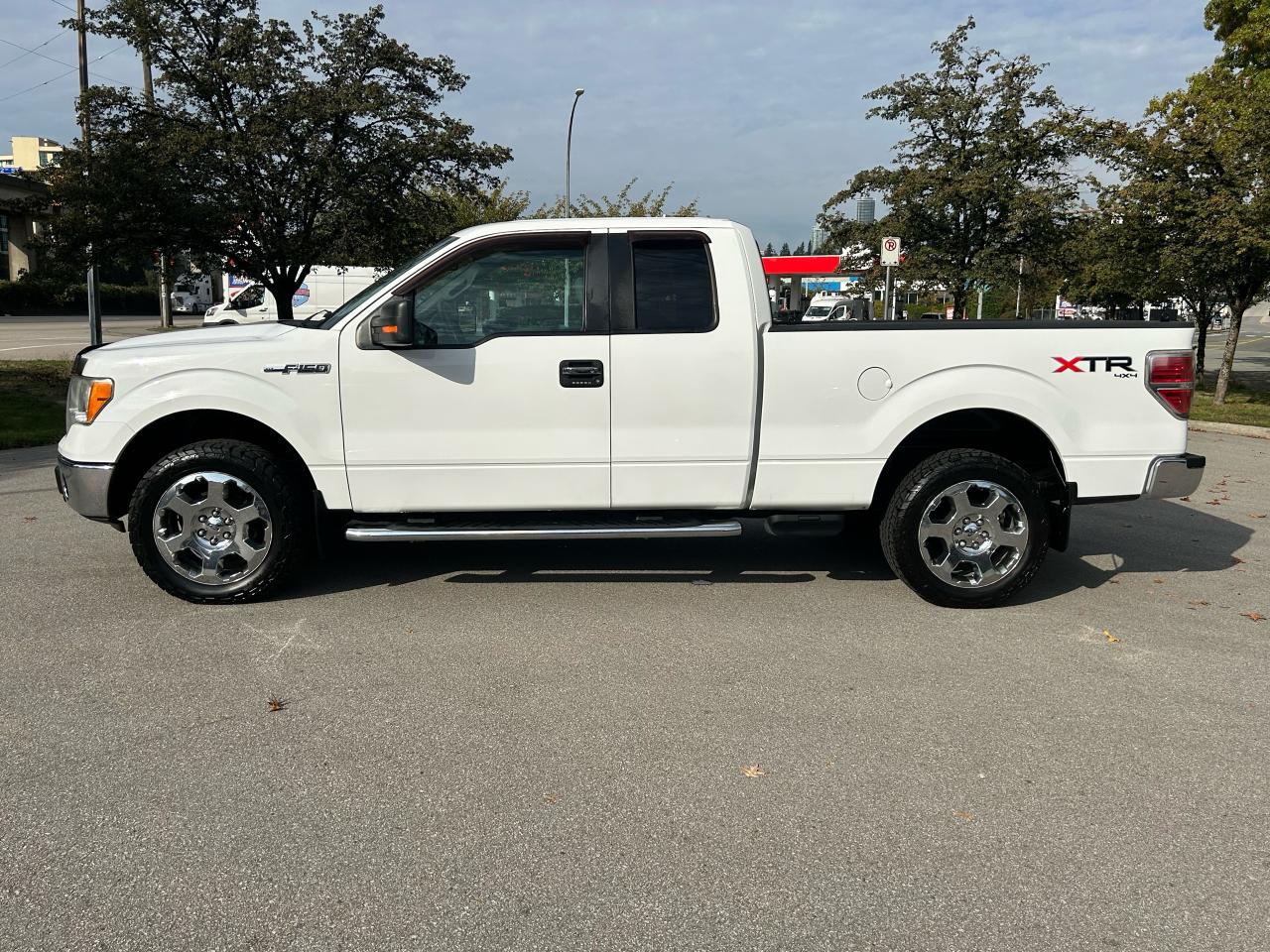 2011 Ford F-150 XLT - Photo #2
