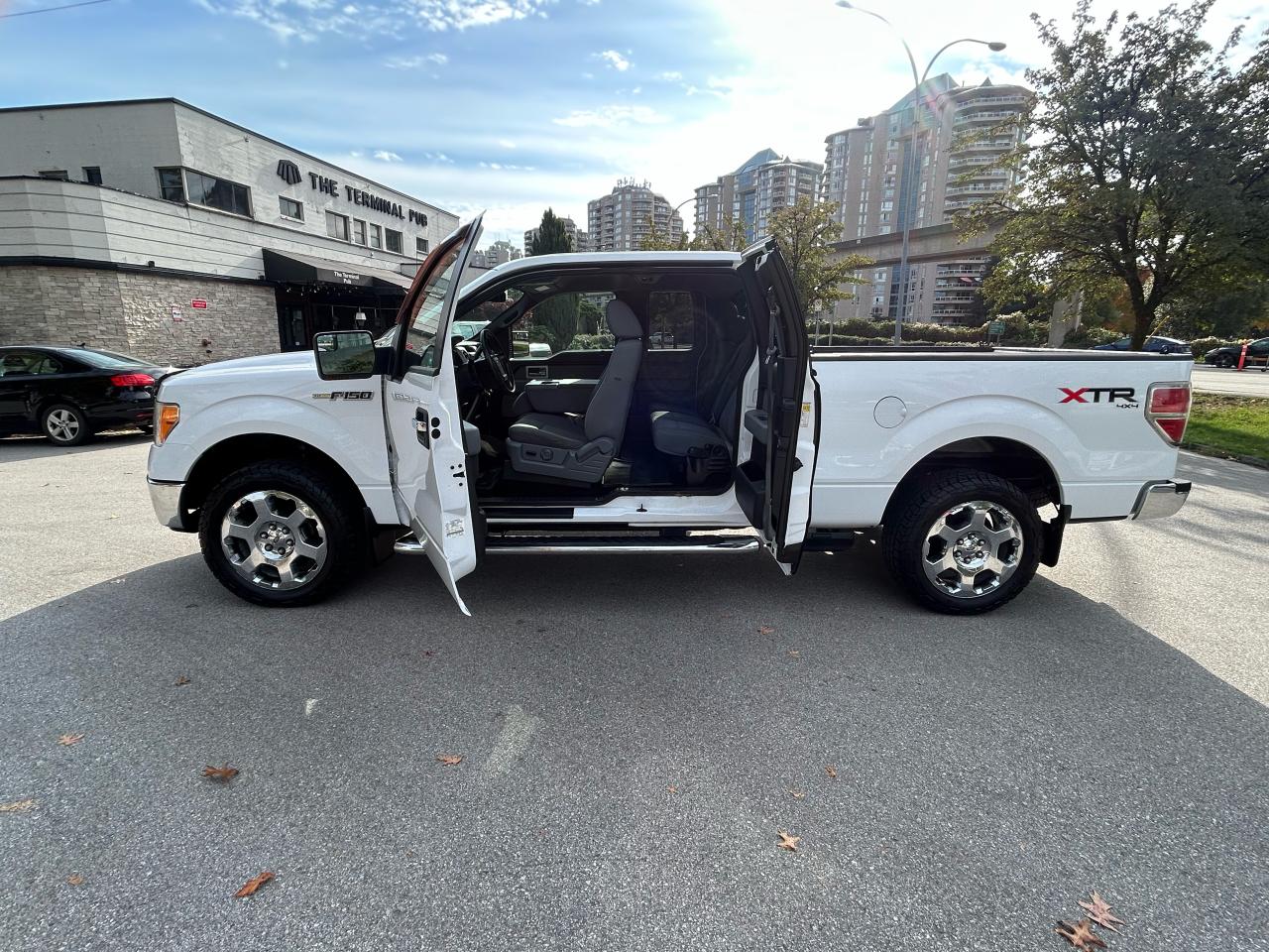 2011 Ford F-150 XLT - Photo #10