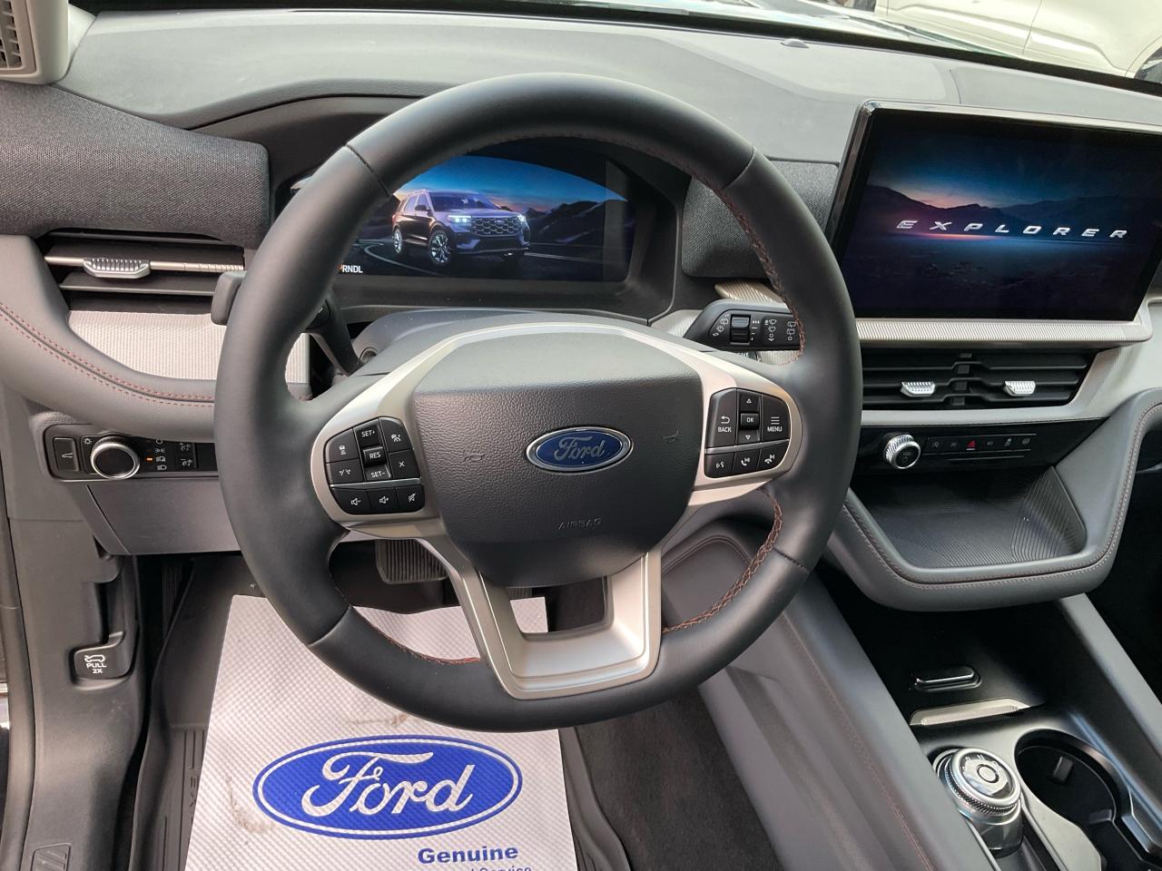 2025 Ford Explorer Active Photo5