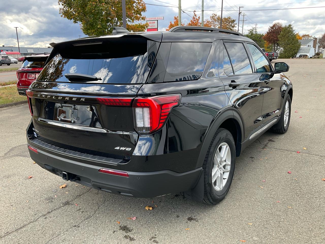 2025 Ford Explorer Active Photo5