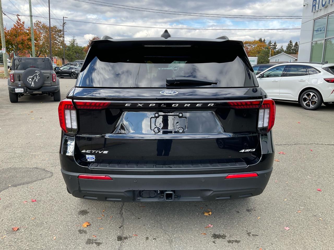 2025 Ford Explorer Active Photo5