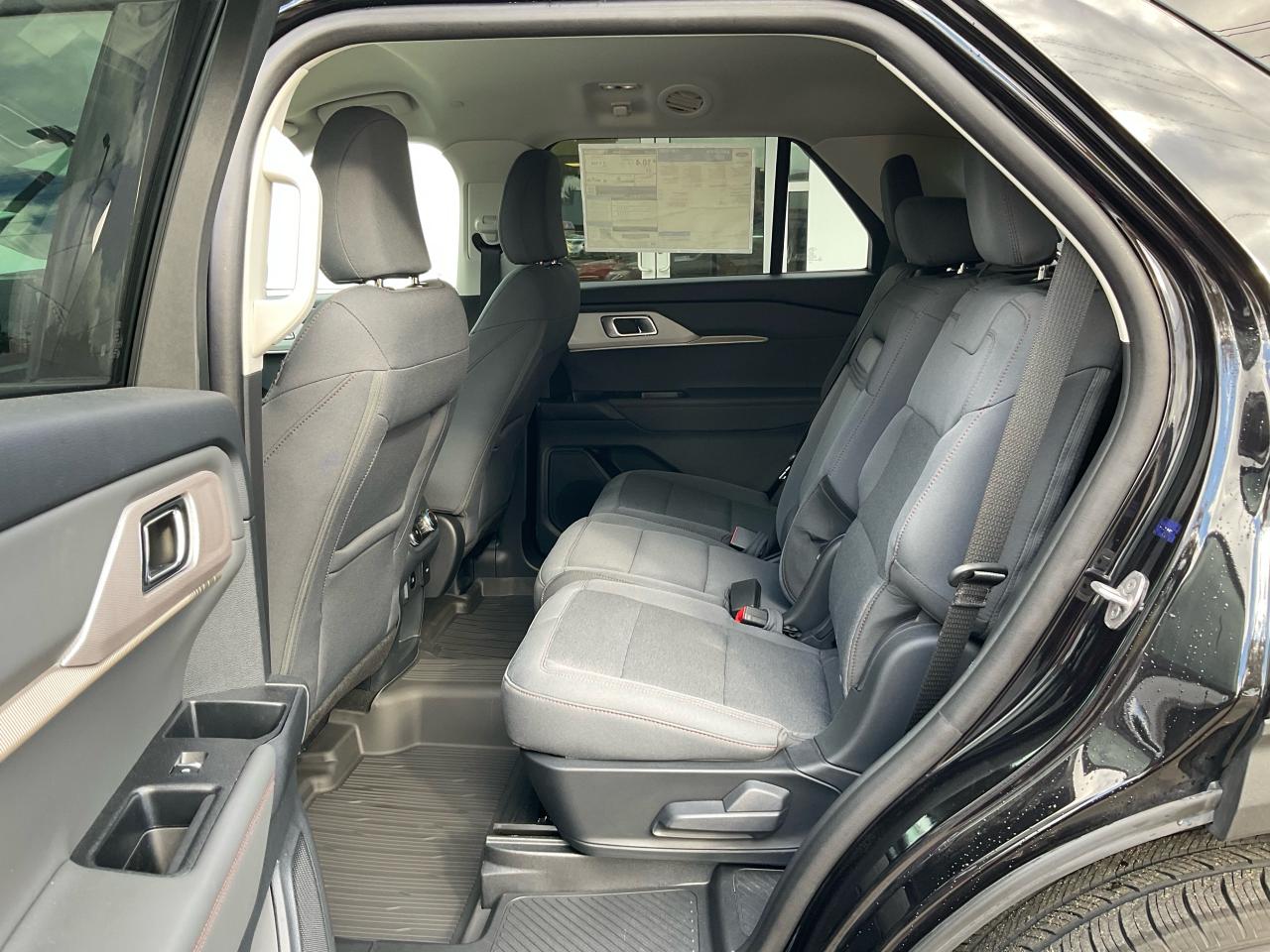 2025 Ford Explorer Active Photo5