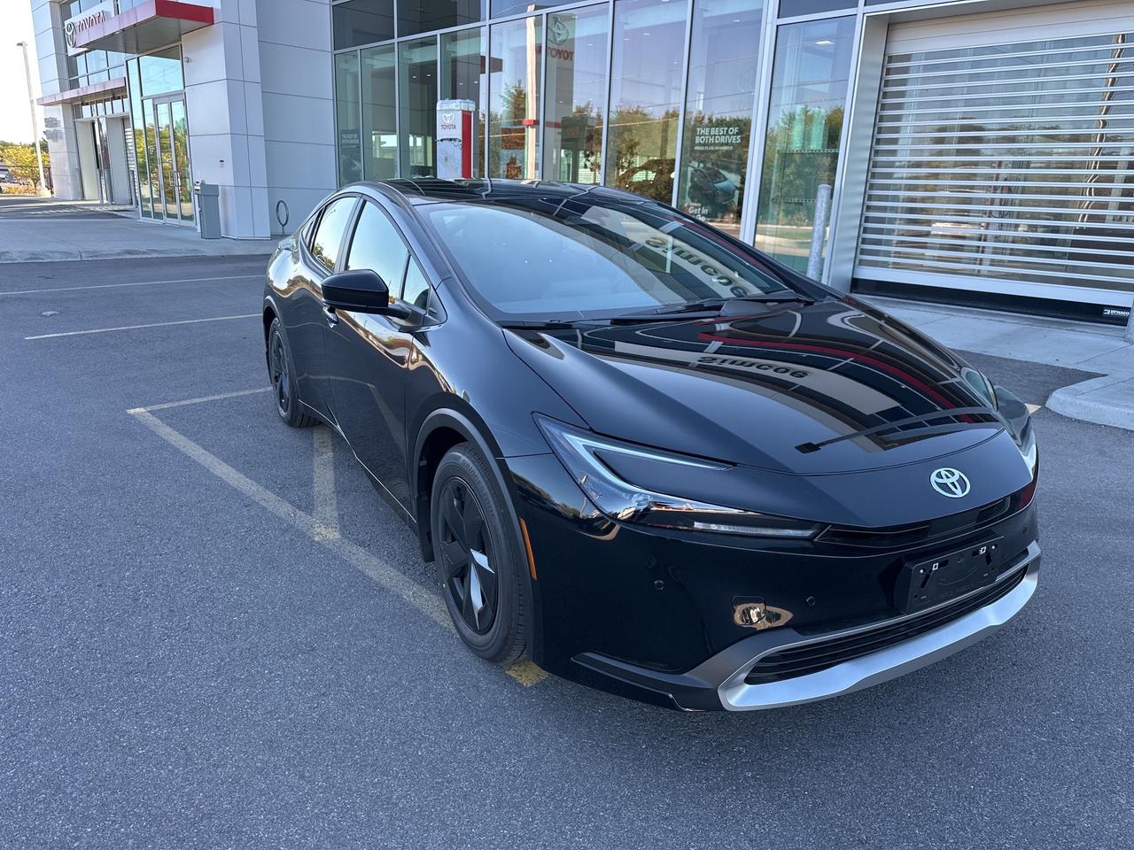 2026 Toyota Prius Plug-In Hybrid SE Photo2