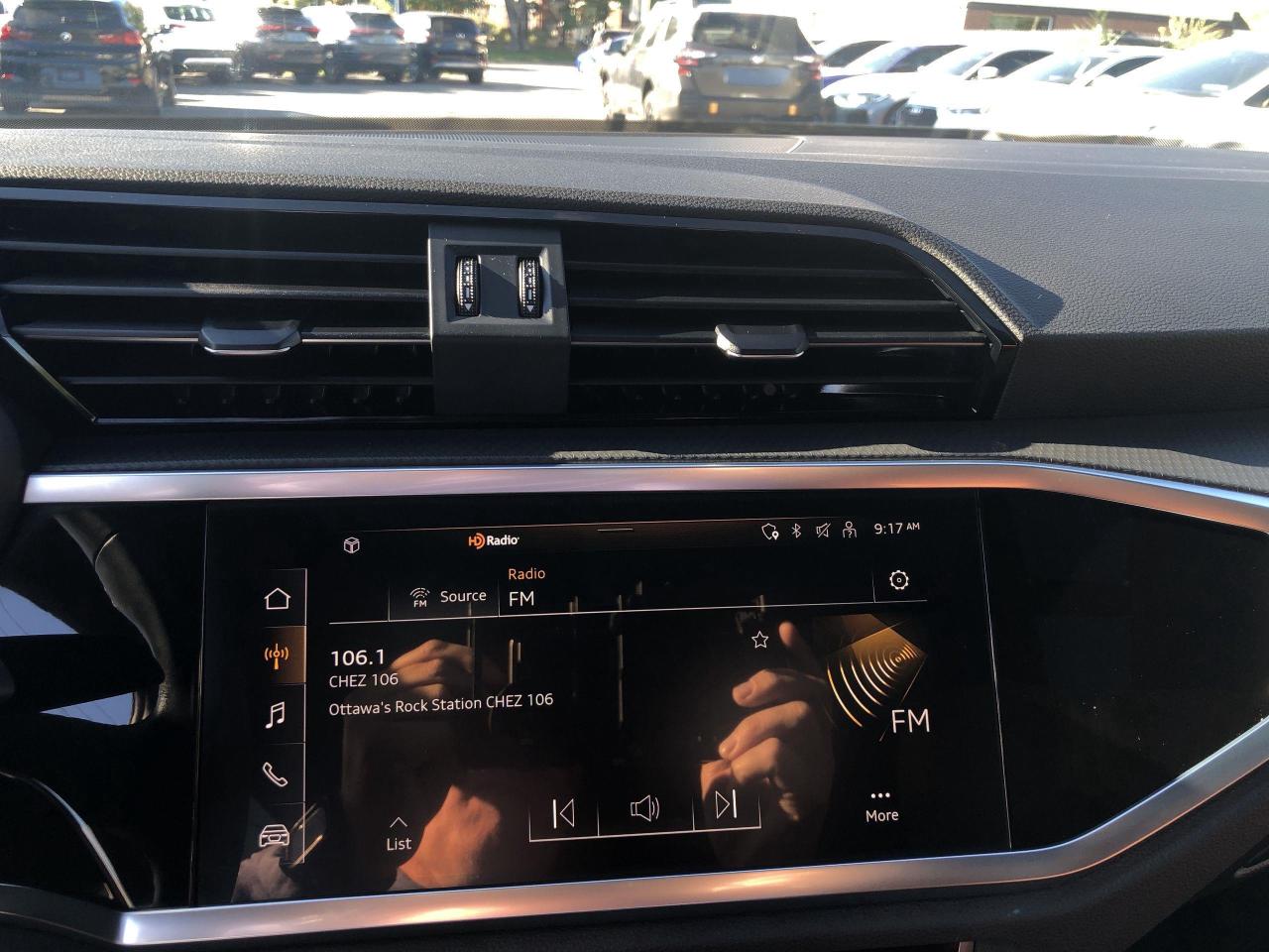 2024 Audi Q3 45 Komfort LEATHER, PANO. ROOF, HTD. SEATS & STEER Photo