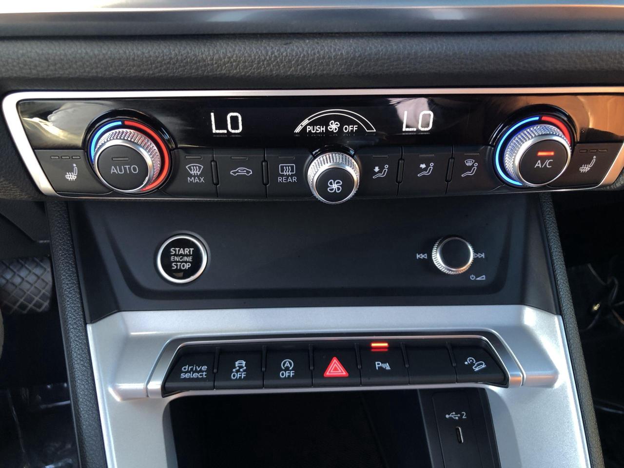 2024 Audi Q3 45 Komfort LEATHER, PANO. ROOF, HTD. SEATS & STEER Photo