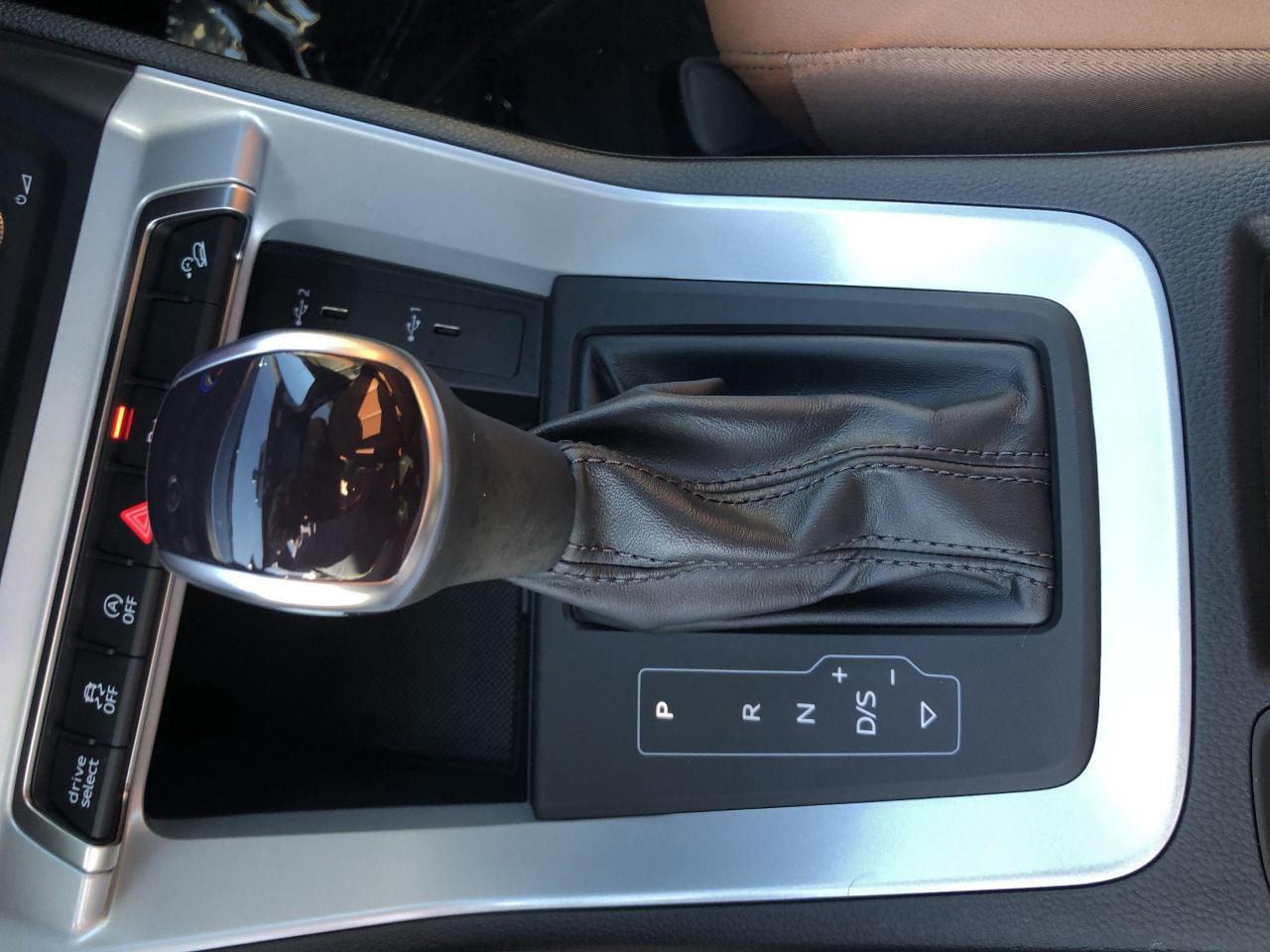 2024 Audi Q3 45 Komfort LEATHER, PANO. ROOF, HTD. SEATS & STEER Photo