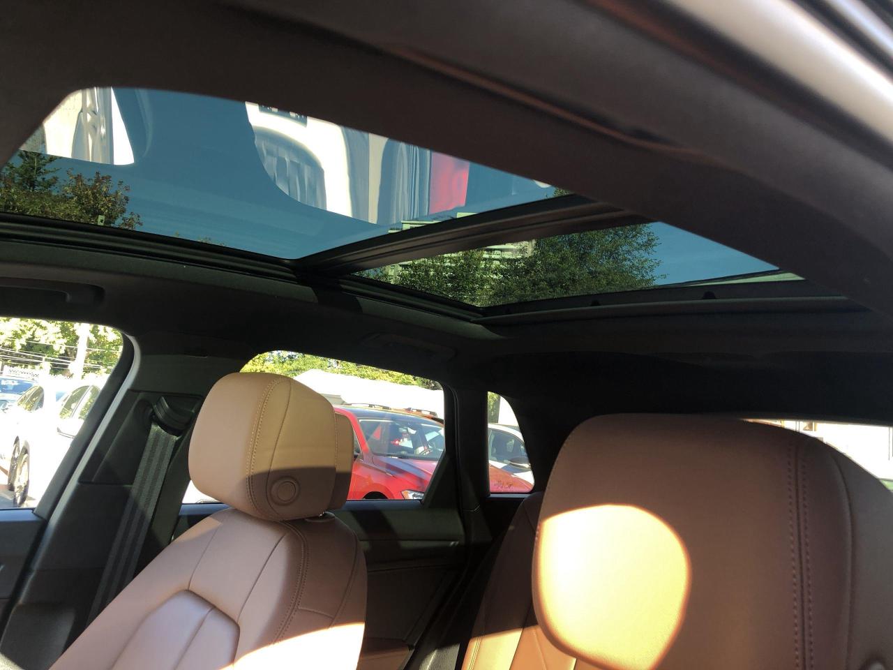 2024 Audi Q3 45 Komfort LEATHER, PANO. ROOF, HTD. SEATS & STEER Photo