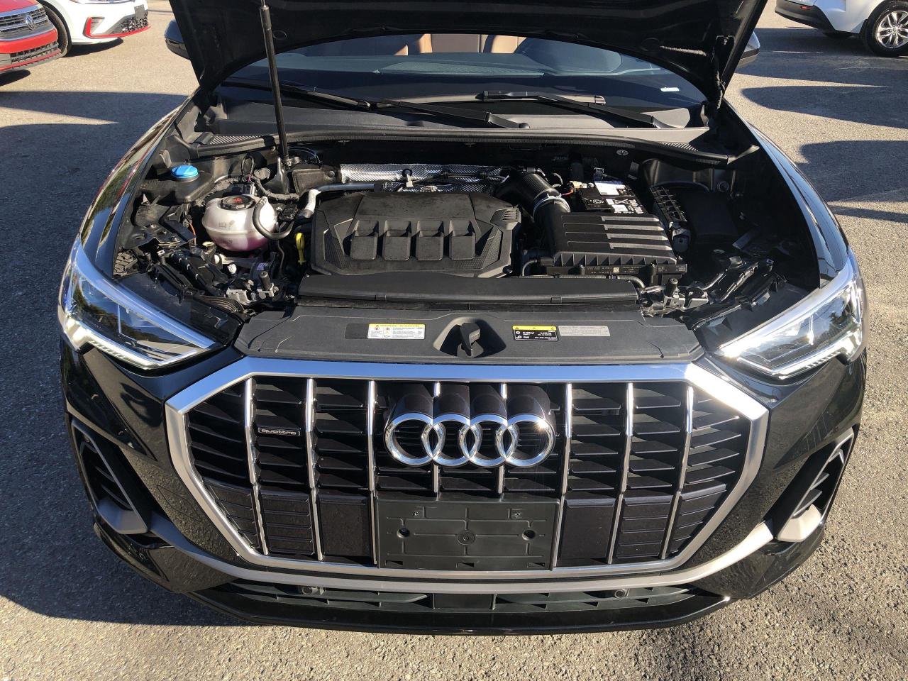 2024 Audi Q3 45 Komfort LEATHER, PANO. ROOF, HTD. SEATS & STEER Photo