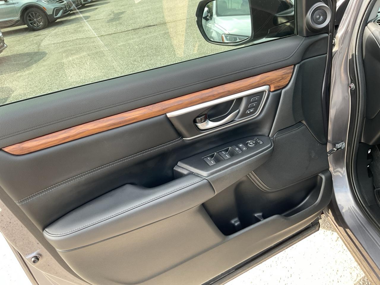 2021 Honda CR-V 1.5L Sunroof! Leather Interior! Charging Pad! Photo