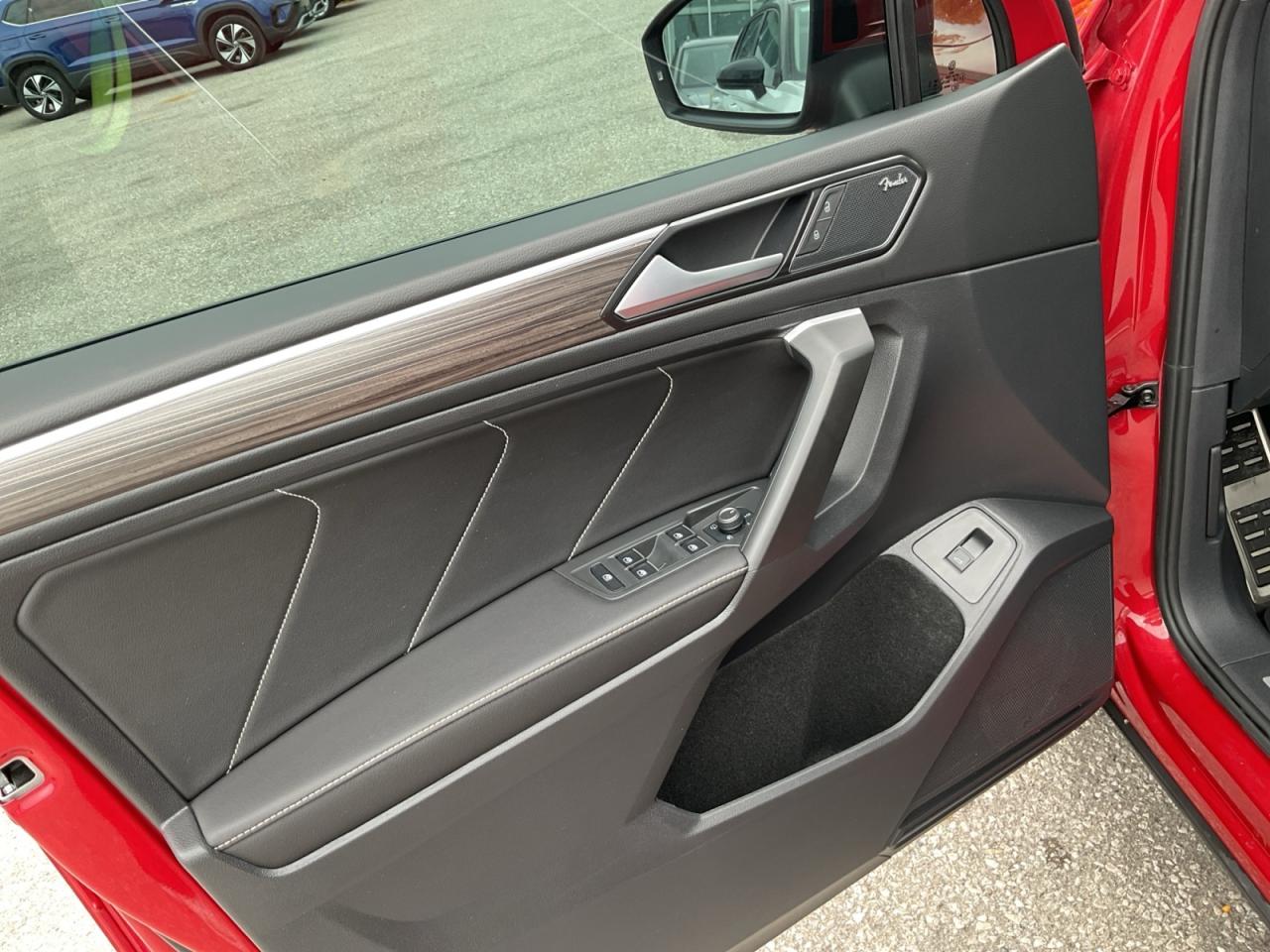 2024 Volkswagen Tiguan 2.0L One Owner! Leather! Sunroof! Why Buy New? Photo