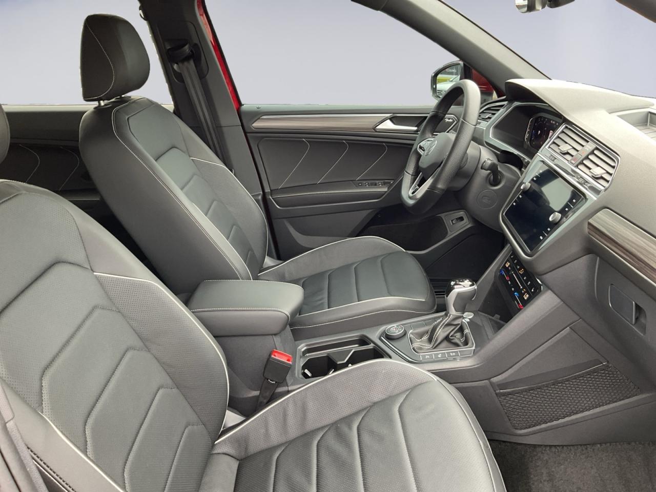 2024 Volkswagen Tiguan 2.0L One Owner! Leather! Sunroof! Why Buy New? Photo