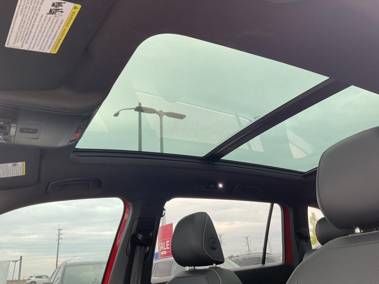 2024 Volkswagen Tiguan 2.0L One Owner! Leather! Sunroof! Why Buy New? Photo